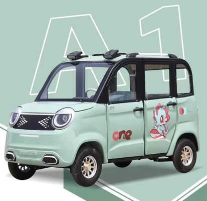 Potente vehículo eléctrico de cuatro ruedas con alta velocidad y interior espacioso