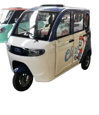 Diseño espacioso y capacidad de grado 15-20 ° 1000W Triciclo eléctrico cerrado para ancianos