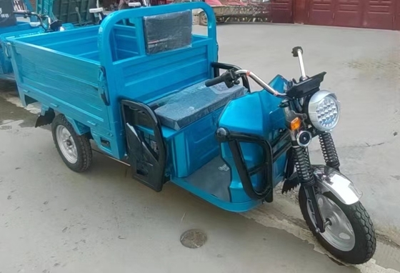 Espacioso triciclo eléctrico de 1000W para un transporte de pasajeros cómodo y conveniente