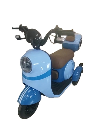 Triciclo eléctrico para ocio y pasajeros Capacidad de grado 10-15° Kilometraje de conducción 50-70km Scooter pequeño caliente