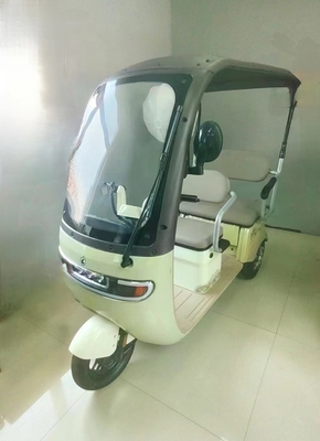 Triciclo eléctrico para ocio y pasajeros Capacidad de grado 10-15° Kilometraje de conducción 50-70km Scooter pequeño caliente