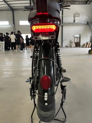 Bicicletas eléctricas recreativas para adultos 2024 26*3&quot; Ancho del neumático Scooters eléctricos y fuente de alimentación