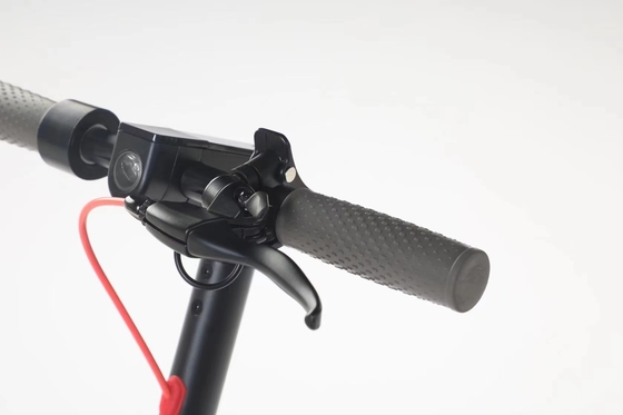 Produce directamente scooters plegables ligeros con velocidad máxima de 31-40 km/h y alcance por carga de 40-60 km