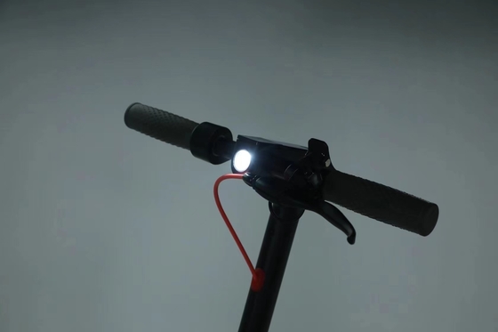Produce directamente scooters plegables ligeros con velocidad máxima de 31-40 km/h y alcance por carga de 40-60 km