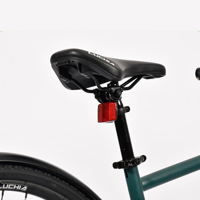 Lleve sus aventuras fuera de carretera al siguiente nivel con esta bicicleta de montaña eléctrica de 18 velocidades con una batería de 7 Ah