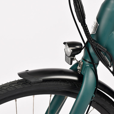 Lleve sus aventuras fuera de carretera al siguiente nivel con esta bicicleta de montaña eléctrica de 18 velocidades con una batería de 7 Ah