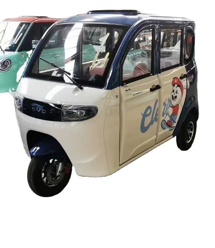Diseño espacioso y capacidad de grado 15-20 ° 1000W Triciclo eléctrico cerrado para ancianos